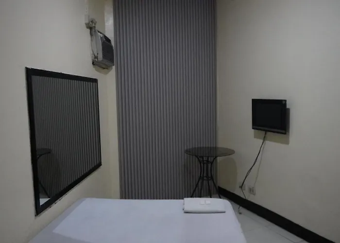 Hotel Reddoorz At Cosmo Vicente Cruz Sampaloc